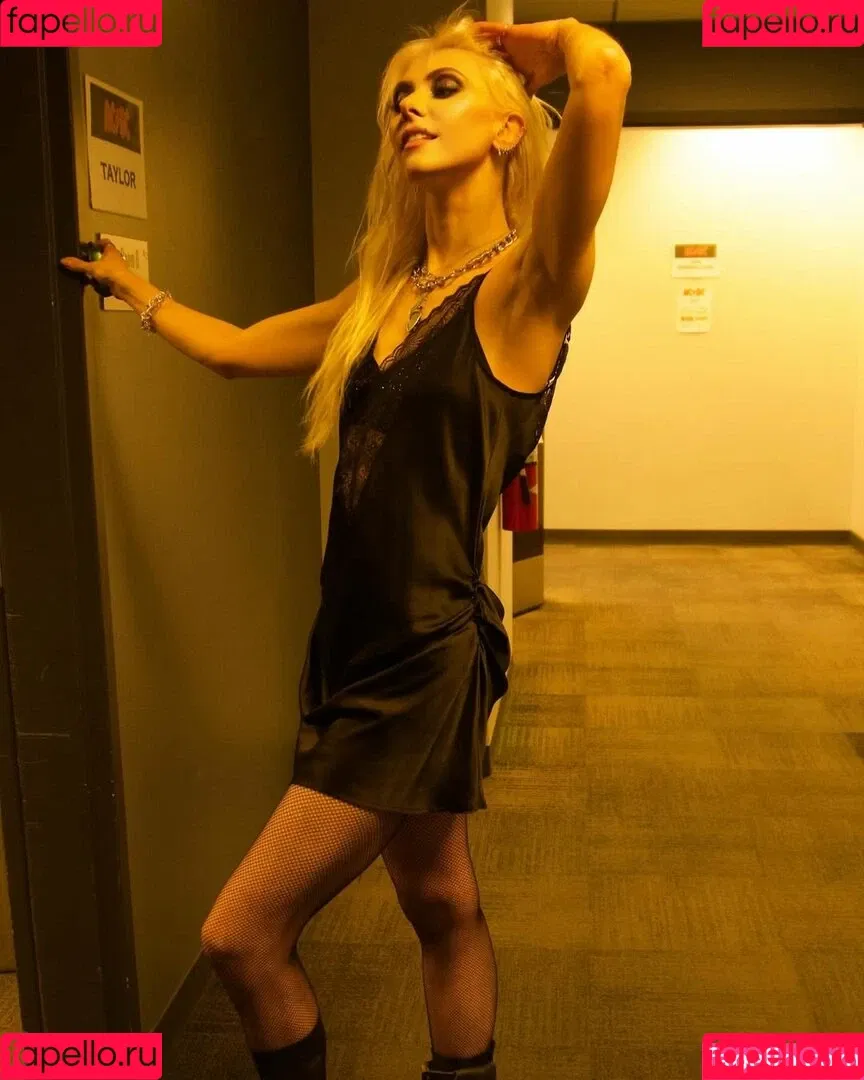 Taylor Momsen / aryelsoul / taylormomsen Onlyfans Photo Gallery 