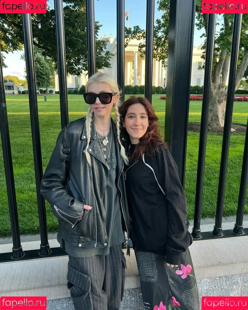 Taylor Momsen / aryelsoul / taylormomsen Onlyfans Photo Gallery 