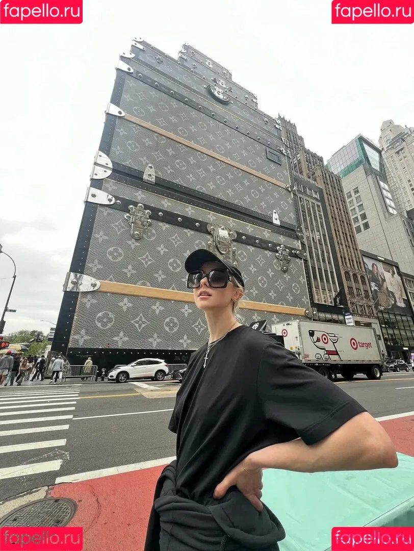 Taylor Momsen / aryelsoul / taylormomsen Onlyfans Photo Gallery 