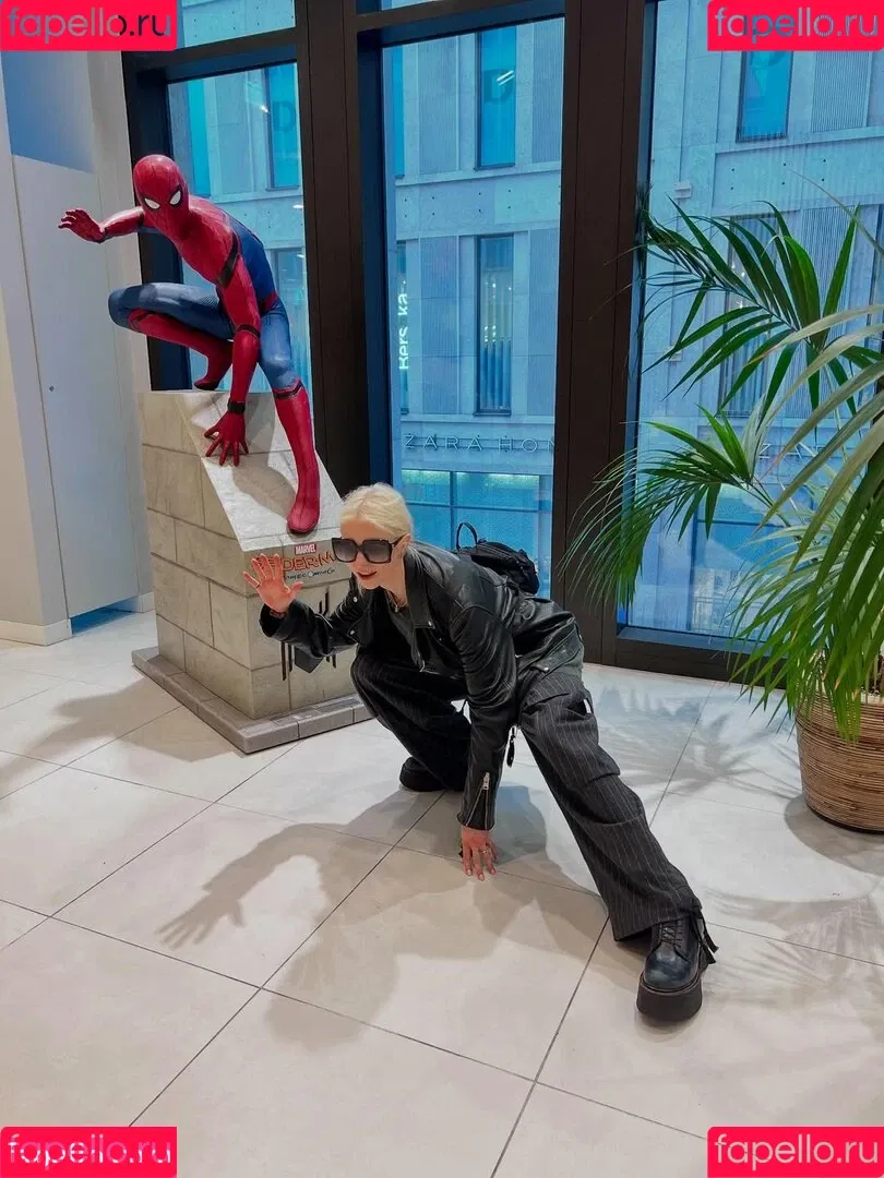 Taylor Momsen / aryelsoul / taylormomsen Onlyfans Photo Gallery 