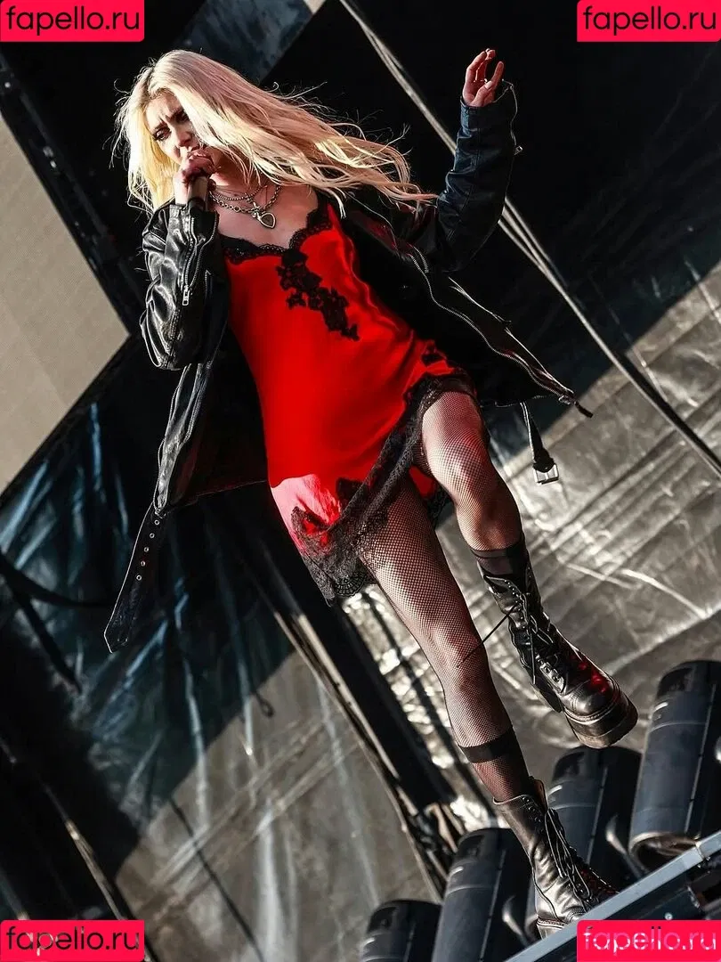 Taylor Momsen / aryelsoul / taylormomsen Onlyfans Photo Gallery 