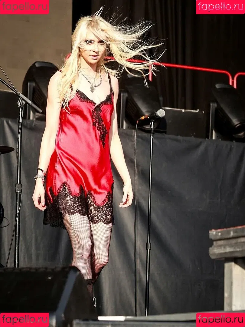 Taylor Momsen / aryelsoul / taylormomsen Onlyfans Photo Gallery 