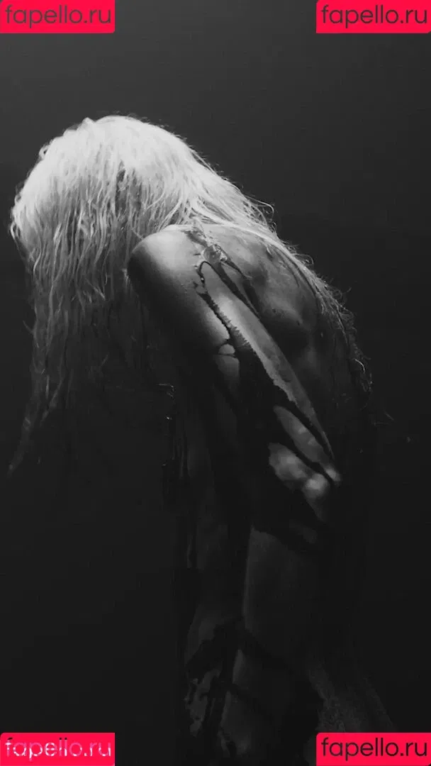 Taylor Momsen / aryelsoul / taylormomsen Onlyfans Photo Gallery 