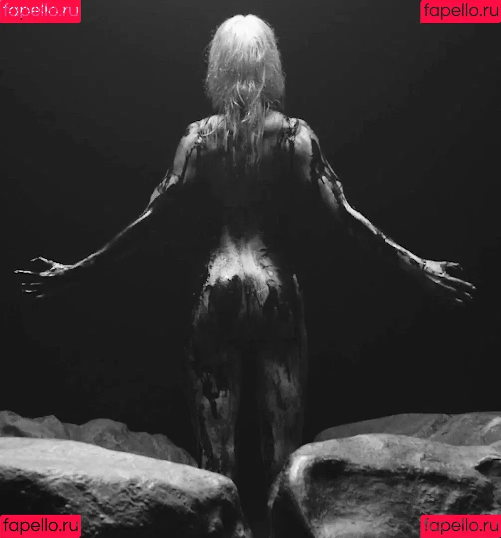 Taylor Momsen / aryelsoul / taylormomsen Onlyfans Photo Gallery 