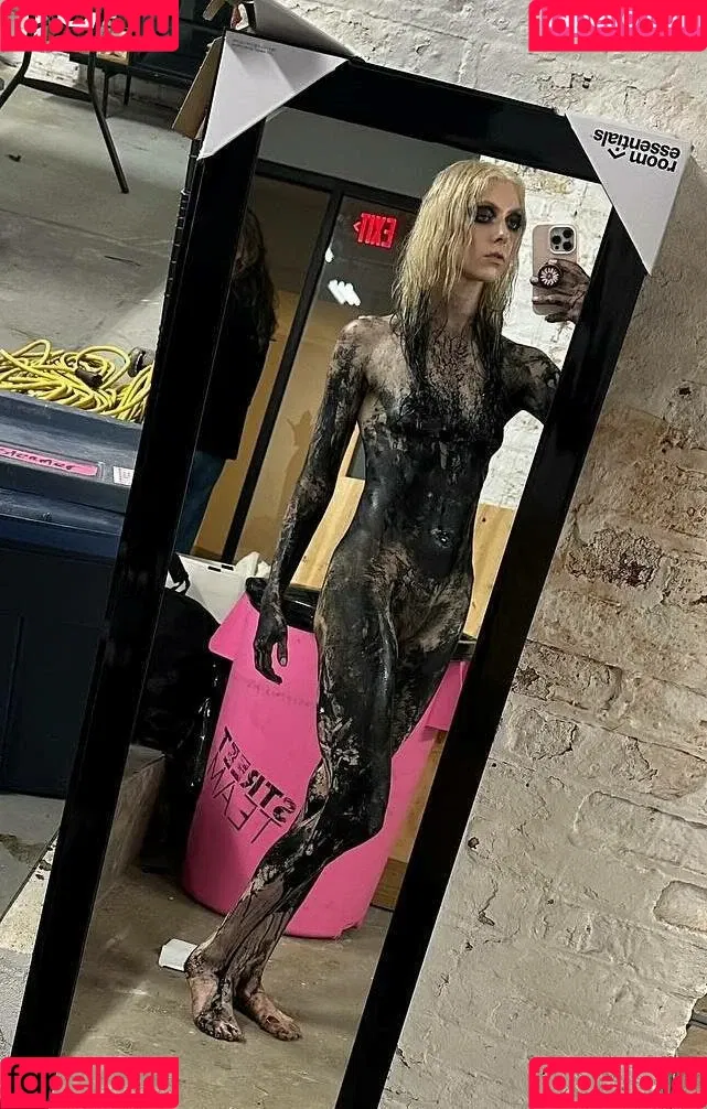 Taylor Momsen / aryelsoul / taylormomsen Onlyfans Photo Gallery 