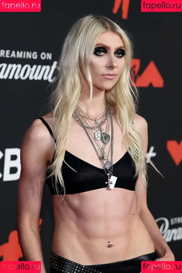 Taylor Momsen / aryelsoul / taylormomsen Onlyfans Photo Gallery 