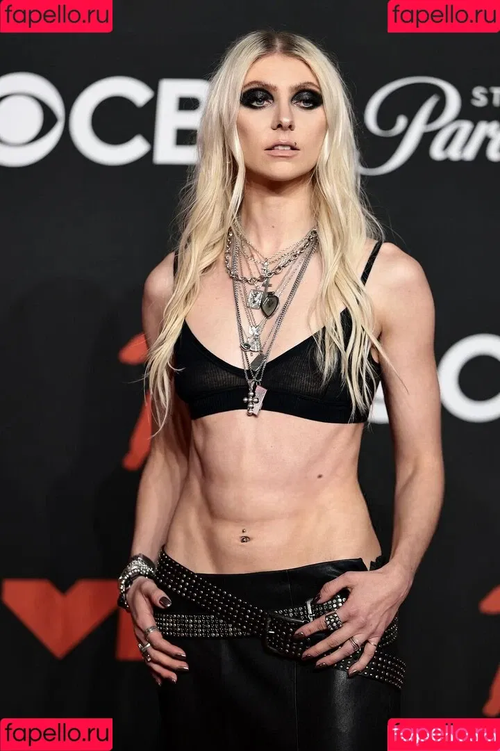 Taylor Momsen / aryelsoul / taylormomsen Onlyfans Photo Gallery 