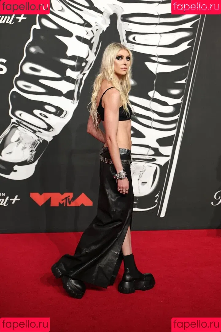 Taylor Momsen / aryelsoul / taylormomsen Onlyfans Photo Gallery 