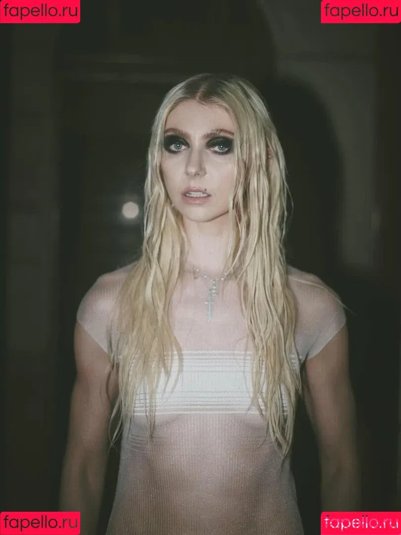 Taylor Momsen / aryelsoul / taylormomsen Onlyfans Photo Gallery 