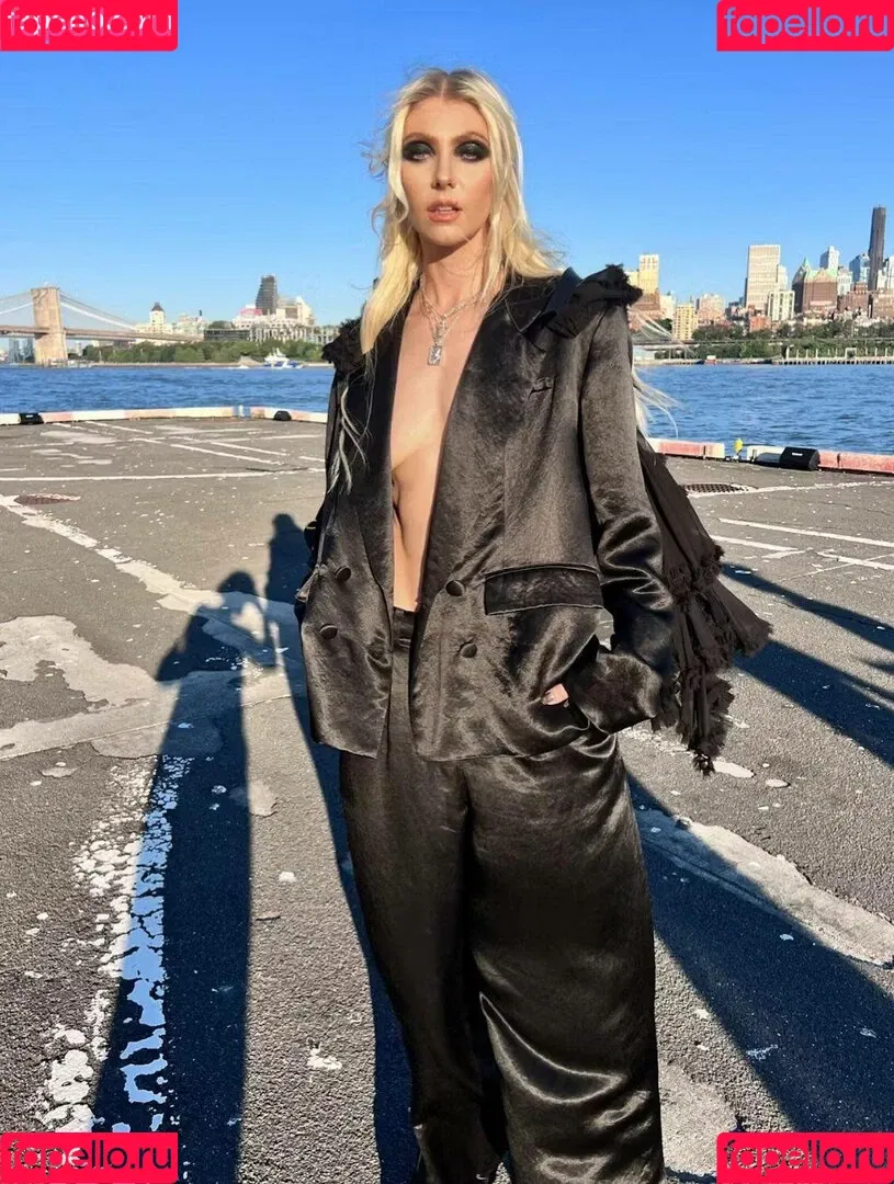 Taylor Momsen / aryelsoul / taylormomsen Onlyfans Photo Gallery 