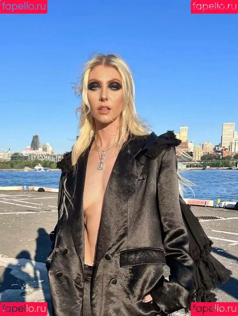 Taylor Momsen / aryelsoul / taylormomsen Onlyfans Photo Gallery 