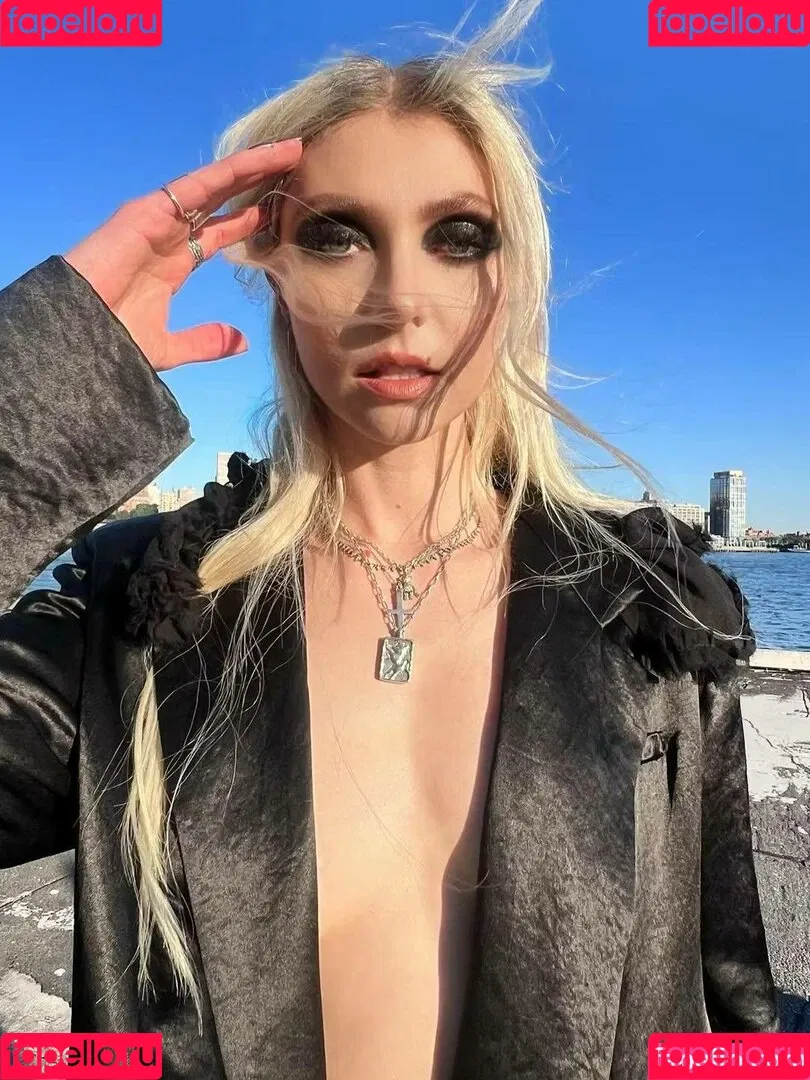 Taylor Momsen / aryelsoul / taylormomsen Onlyfans Photo Gallery 