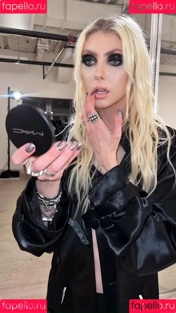 Taylor Momsen / aryelsoul / taylormomsen Onlyfans Photo Gallery 