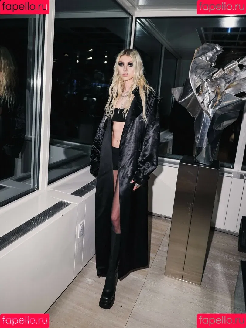 Taylor Momsen / aryelsoul / taylormomsen Onlyfans Photo Gallery 