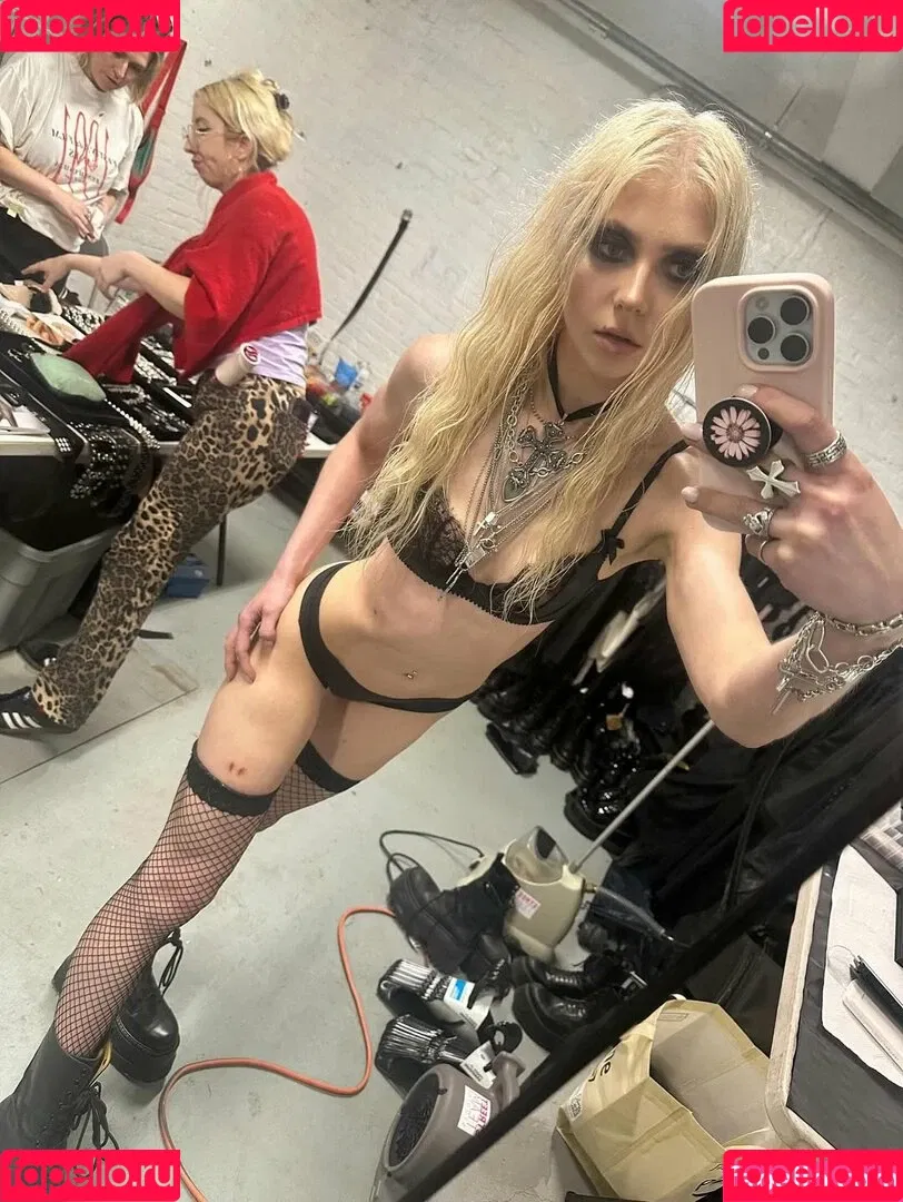 Taylor Momsen / aryelsoul / taylormomsen Onlyfans Photo Gallery 