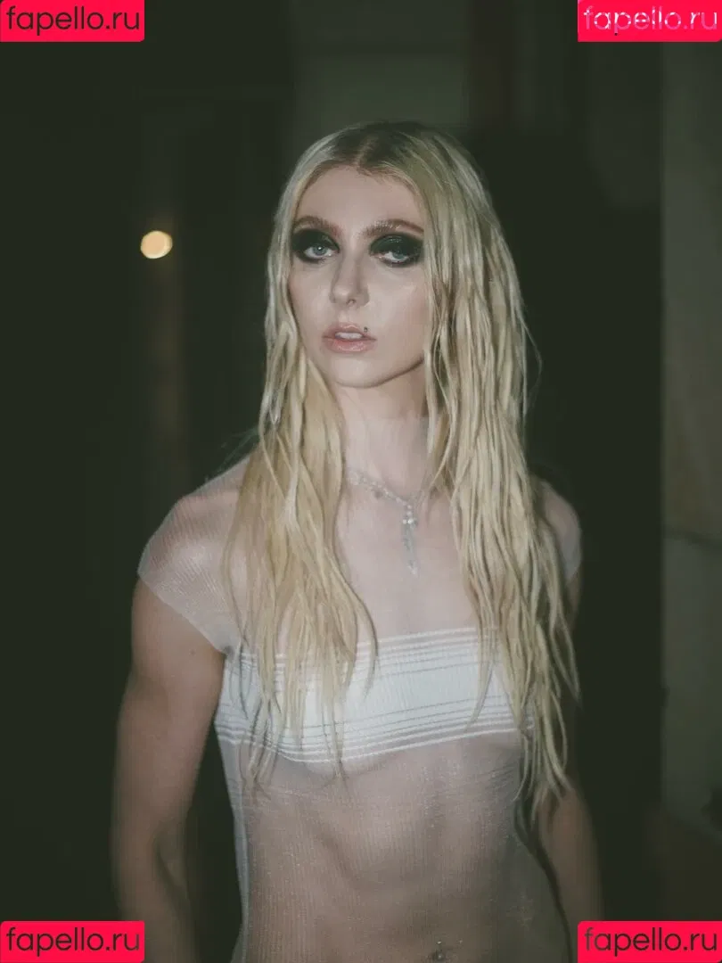Taylor Momsen / aryelsoul / taylormomsen Onlyfans Photo Gallery 