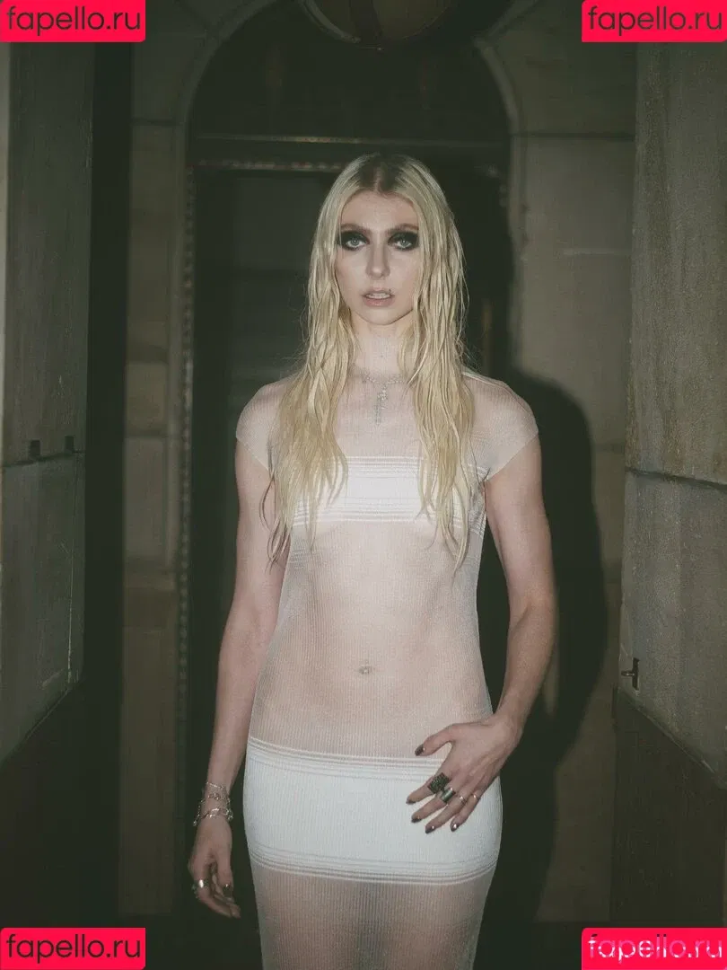 Taylor Momsen / aryelsoul / taylormomsen Onlyfans Photo Gallery 