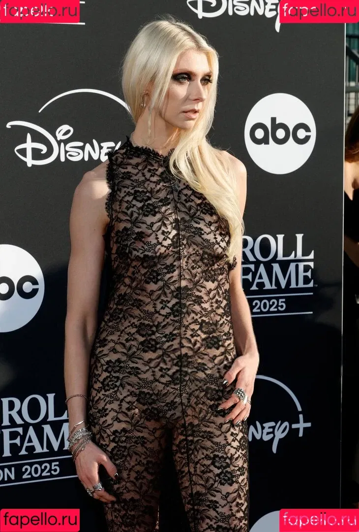 Taylor Momsen / aryelsoul / taylormomsen Onlyfans Photo Gallery 