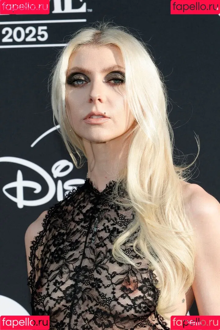 Taylor Momsen / aryelsoul / taylormomsen Onlyfans Photo Gallery 