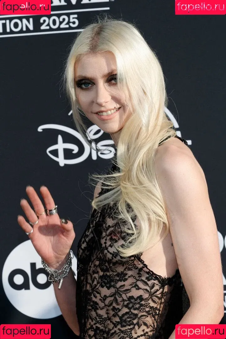 Taylor Momsen / aryelsoul / taylormomsen Onlyfans Photo Gallery 