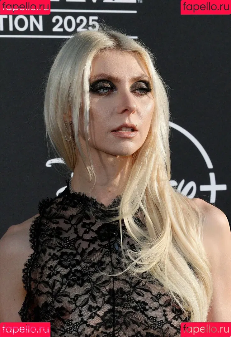 Taylor Momsen / aryelsoul / taylormomsen Onlyfans Photo Gallery 