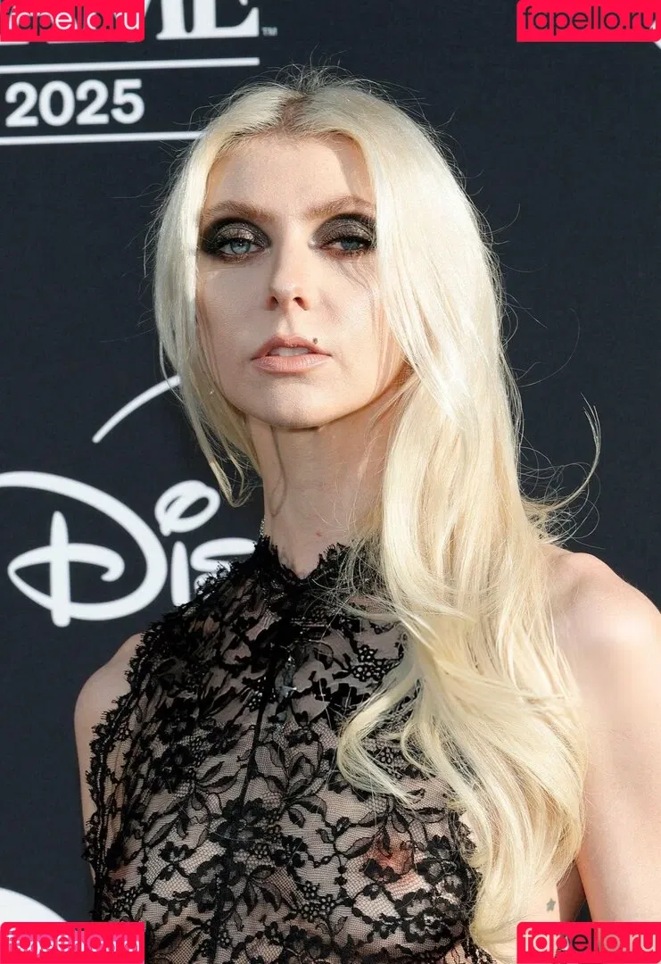 Taylor Momsen / aryelsoul / taylormomsen Onlyfans Photo Gallery 