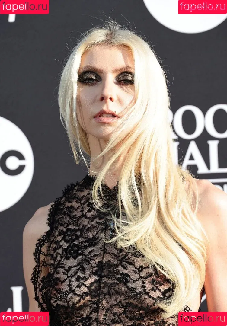 Taylor Momsen / aryelsoul / taylormomsen Onlyfans Photo Gallery 