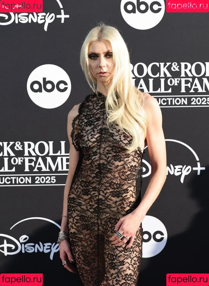 Taylor Momsen / aryelsoul / taylormomsen Onlyfans Photo Gallery 