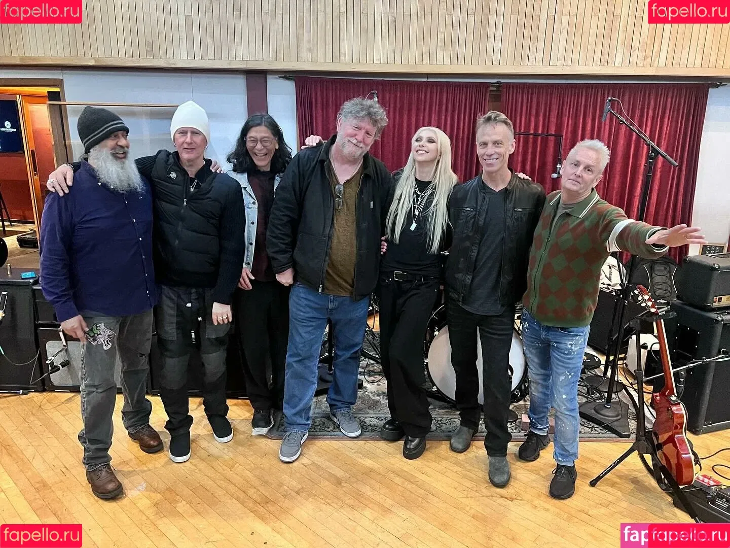 Taylor Momsen / aryelsoul / taylormomsen Onlyfans Photo Gallery 