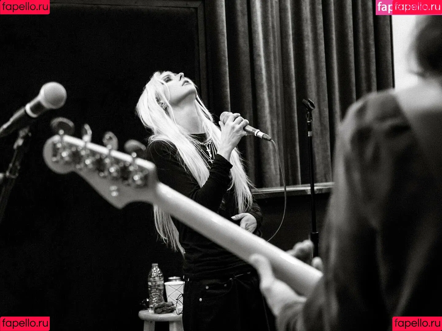 Taylor Momsen / aryelsoul / taylormomsen Onlyfans Photo Gallery 