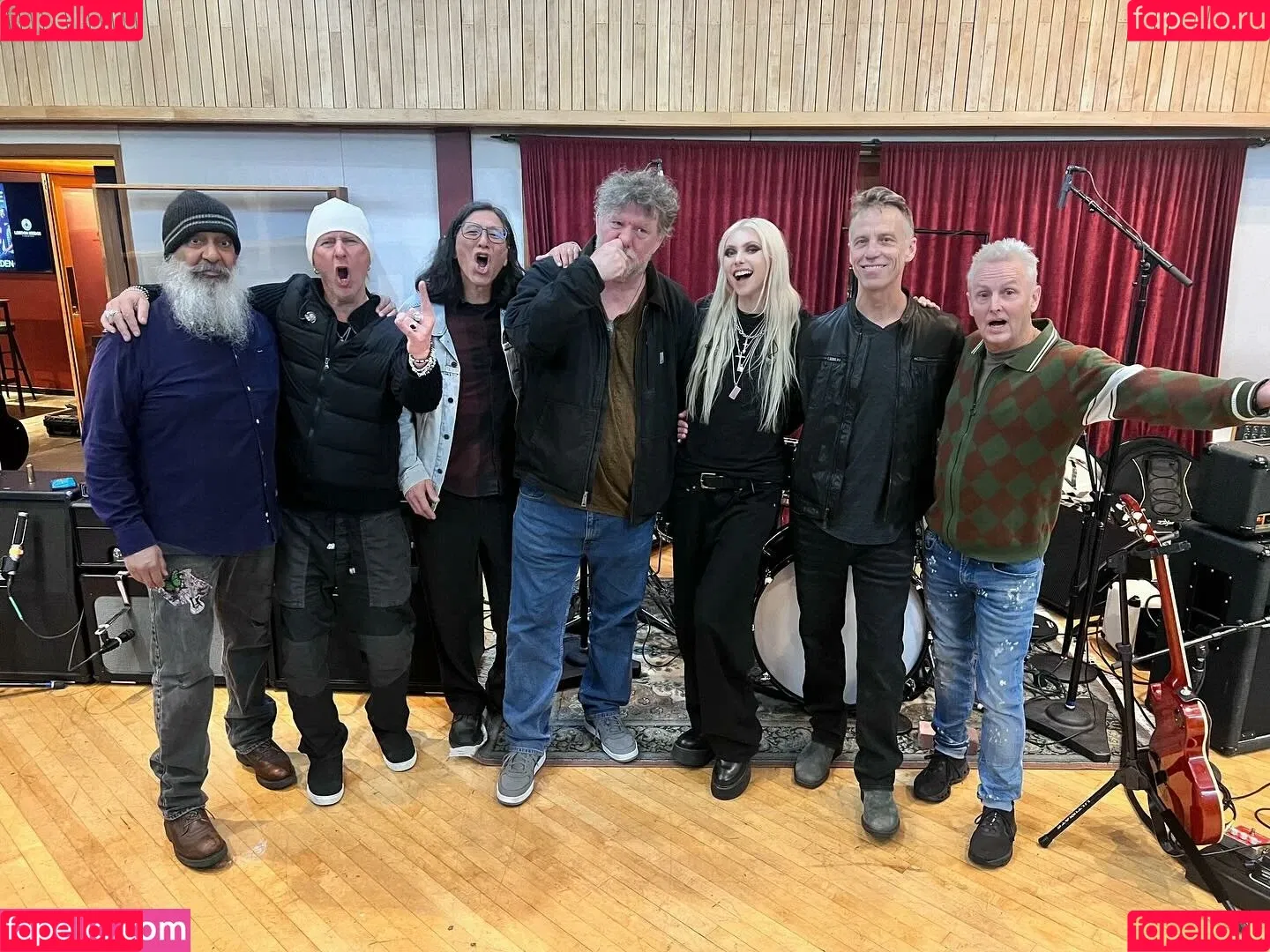 Taylor Momsen / aryelsoul / taylormomsen Onlyfans Photo Gallery 