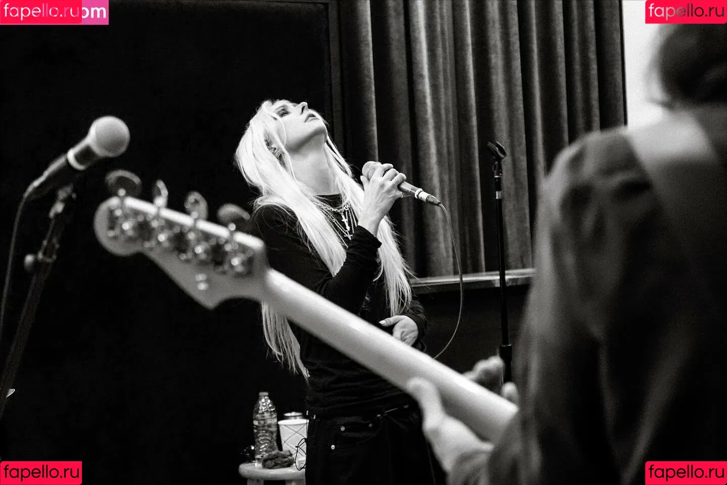 Taylor Momsen / aryelsoul / taylormomsen Onlyfans Photo Gallery 