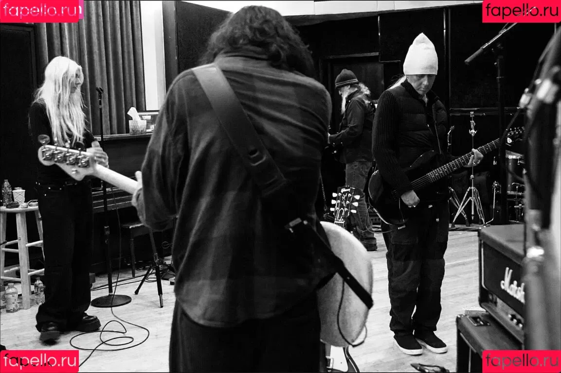 Taylor Momsen / aryelsoul / taylormomsen Onlyfans Photo Gallery 