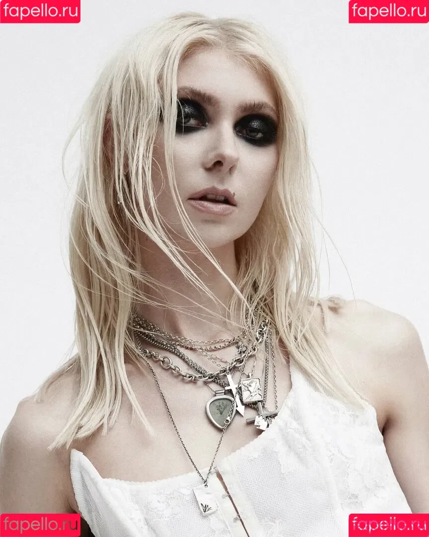 Taylor Momsen / aryelsoul / taylormomsen Onlyfans Photo Gallery 