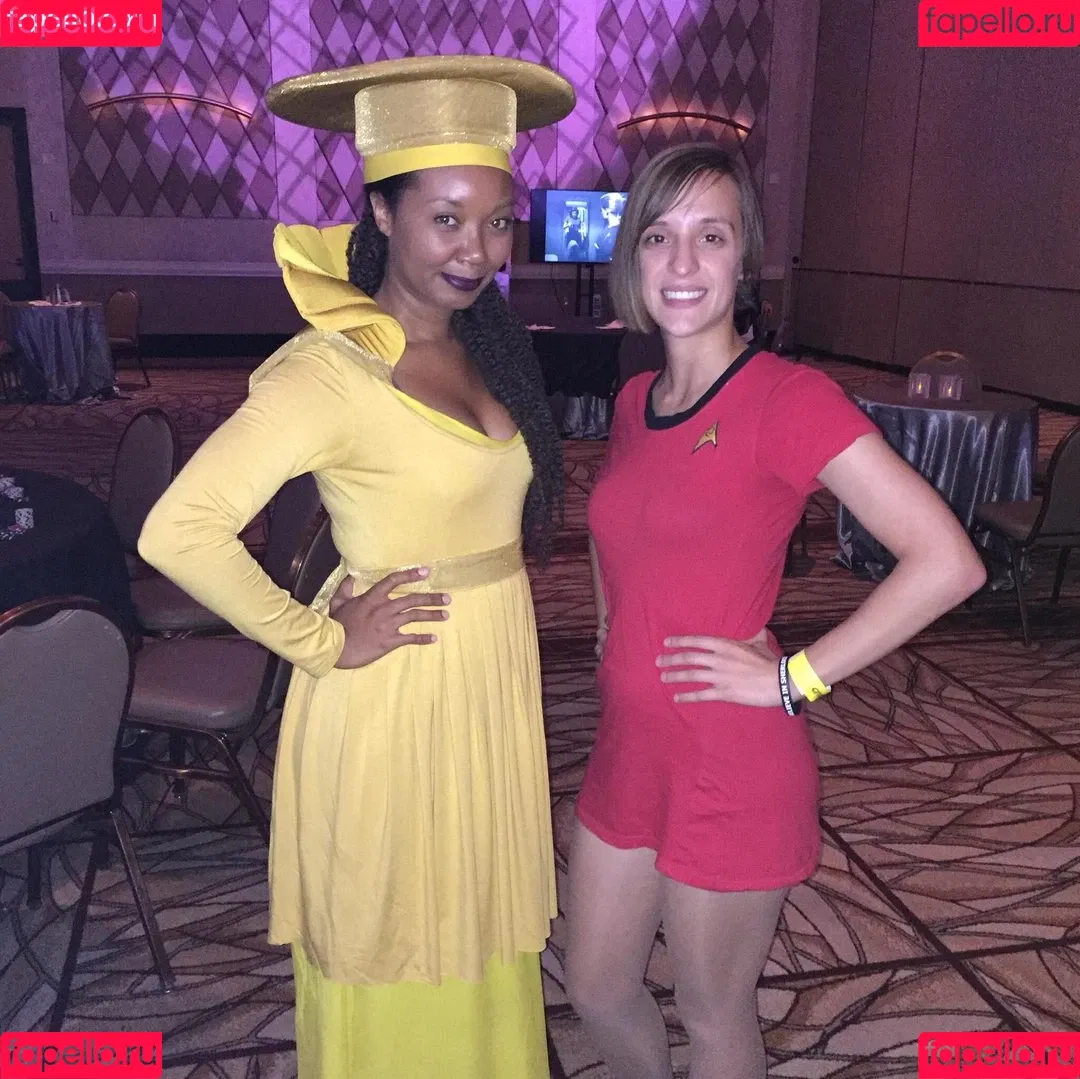 Ashley Victoria Robinson / ashleyvrobinson / gay1acarebearcub Onlyfans Photo Gallery 