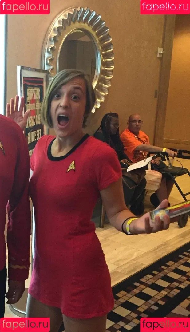 Ashley Victoria Robinson / ashleyvrobinson / gay1acarebearcub Onlyfans Photo Gallery 