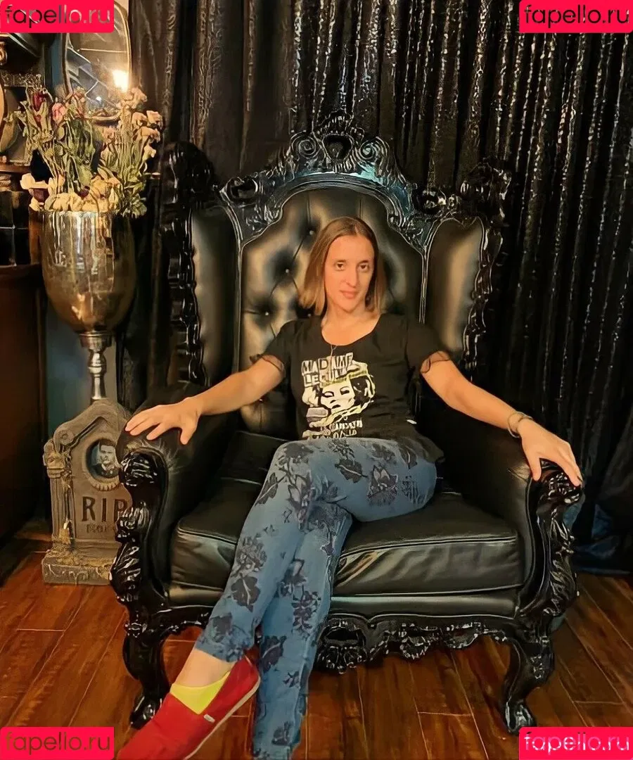 Ashley Victoria Robinson / ashleyvrobinson / gay1acarebearcub Onlyfans Photo Gallery 