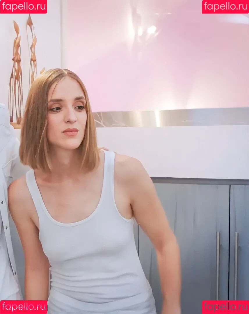 Ashley Victoria Robinson / ashleyvrobinson / gay1acarebearcub Onlyfans Photo Gallery 