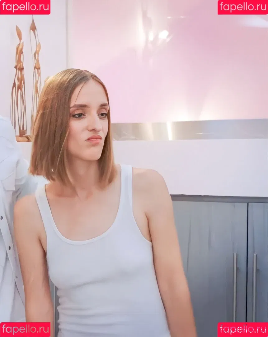 Ashley Victoria Robinson / ashleyvrobinson / gay1acarebearcub Onlyfans Photo Gallery 