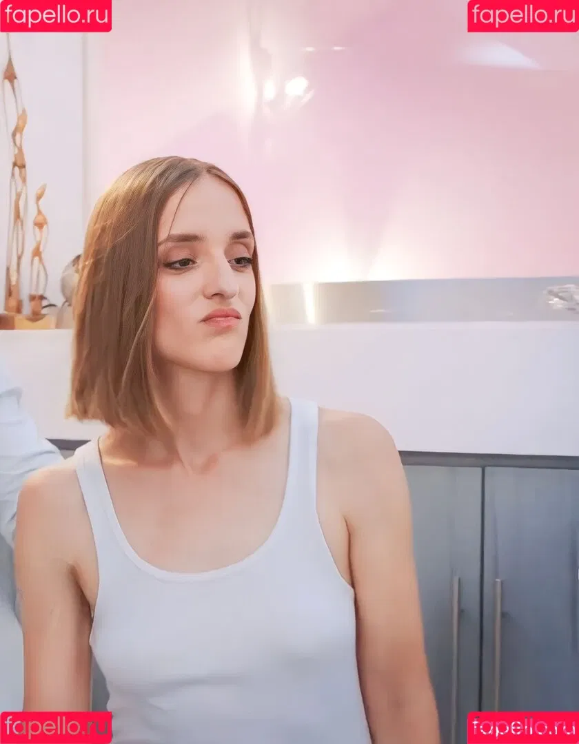 Ashley Victoria Robinson / ashleyvrobinson / gay1acarebearcub Onlyfans Photo Gallery 