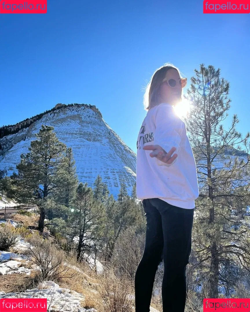 Ashley Victoria Robinson / ashleyvrobinson / gay1acarebearcub Onlyfans Photo Gallery 