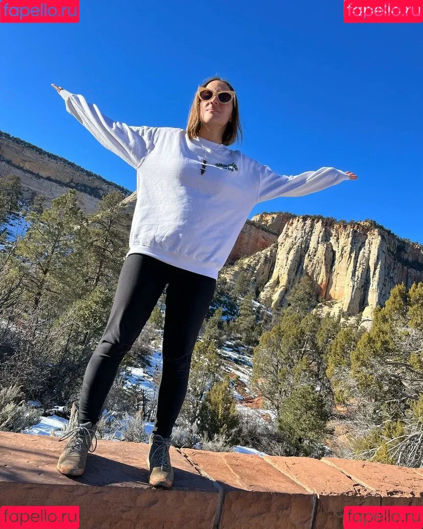 Ashley Victoria Robinson / ashleyvrobinson / gay1acarebearcub Onlyfans Photo Gallery 