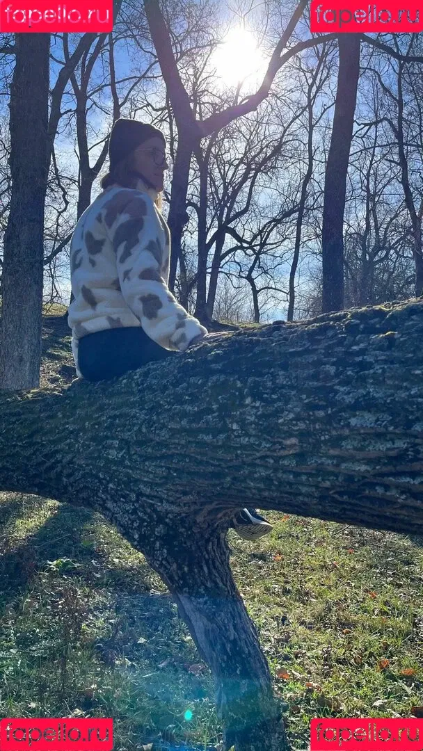 Ashley Victoria Robinson / ashleyvrobinson / gay1acarebearcub Onlyfans Photo Gallery 