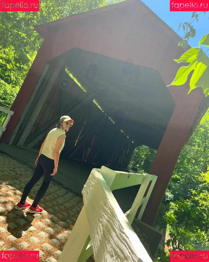 Ashley Victoria Robinson / ashleyvrobinson / gay1acarebearcub Onlyfans Photo Gallery 