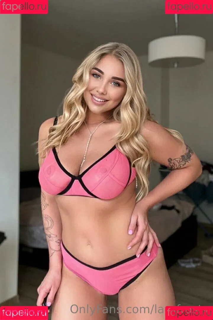 lara_fr666 / larafrosty Onlyfans Photo Gallery 
