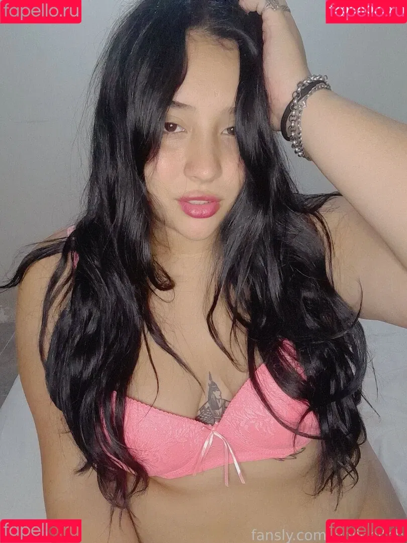 XFREYAAXX / xsarah_amyx Onlyfans Photo Gallery 