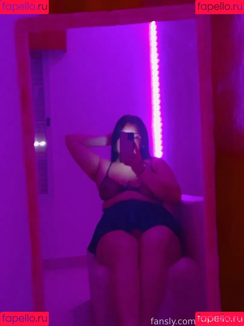 XFREYAAXX / xsarah_amyx Onlyfans Photo Gallery 