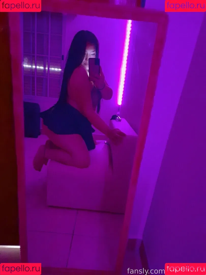 XFREYAAXX / xsarah_amyx Onlyfans Photo Gallery 