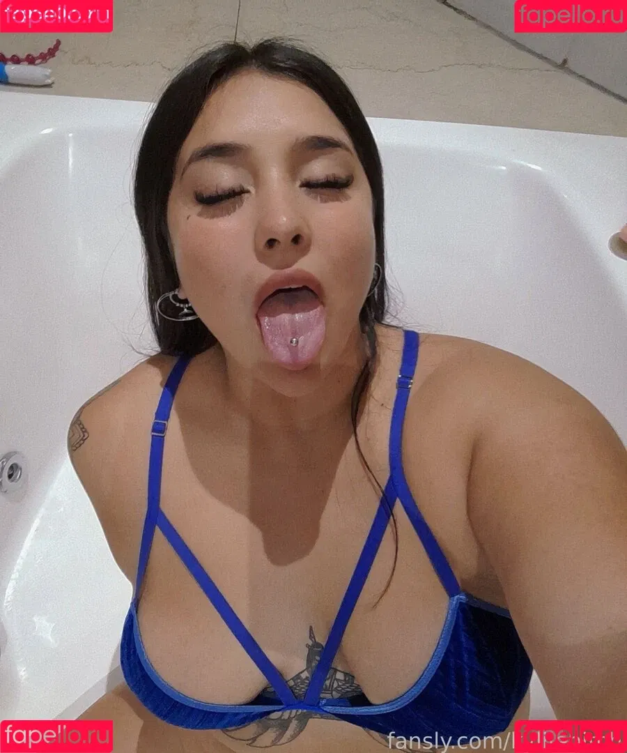 XFREYAAXX / xsarah_amyx Onlyfans Photo Gallery 