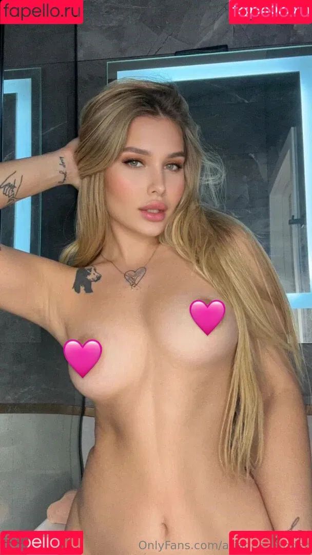 _tender0ni / ariadne_tender Onlyfans Photo Gallery 